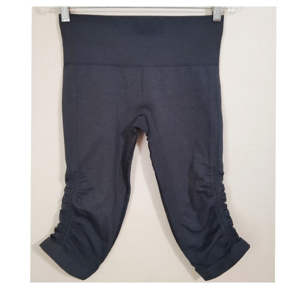 Lululemon Ebb And Flow Crop II Size 6 - Picture 2 of 3
